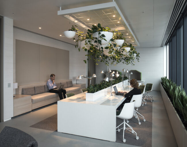 office interiors design dubai