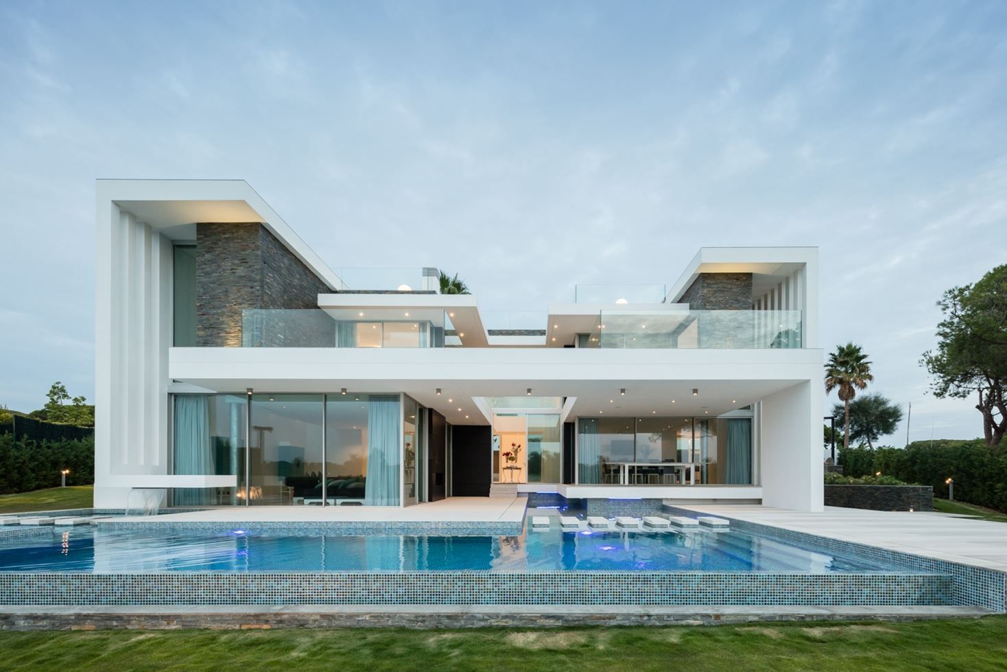 Elegant Villa Garden Design