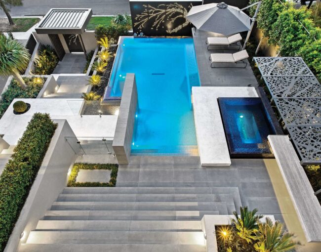 Stylish Villa Garden Design