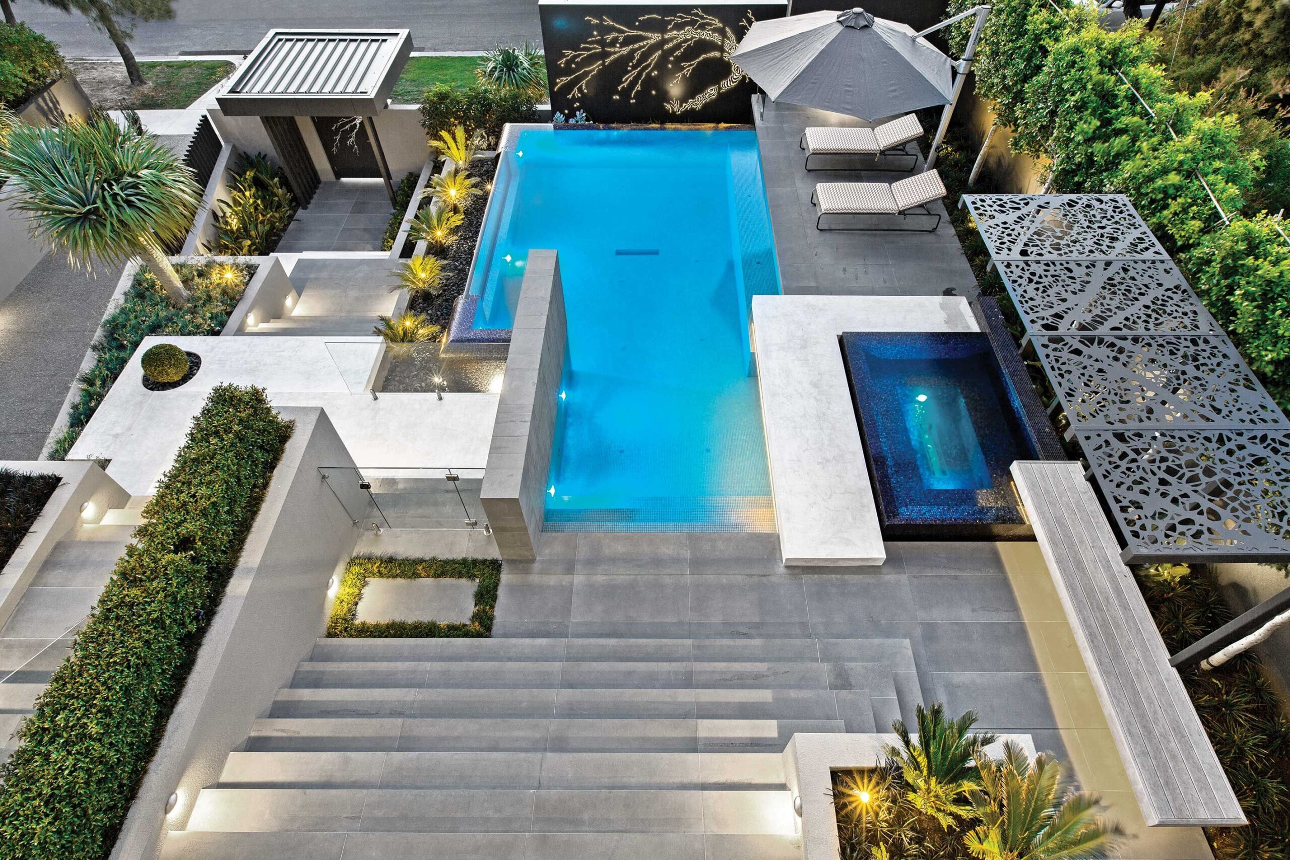 Stylish Villa Garden Design